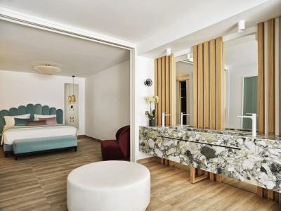 Cresanto Luxury Suites - 2