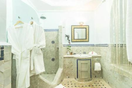 Riad Nasreen - 53