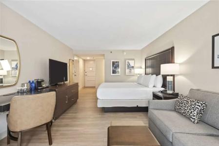 DoubleTree by Hilton - 53