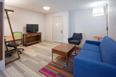 Holiday Inn Express & Suites-Golden Valley, an IHG - 49