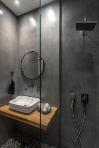 Melo Athens - 79