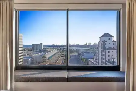 Renaissance Long Beach - 21