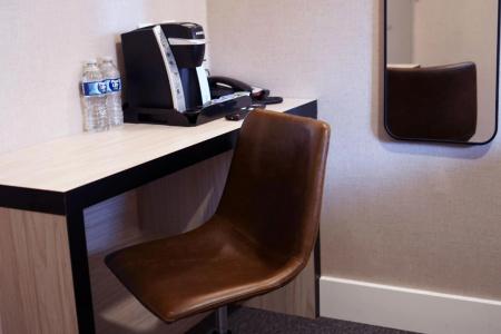 Leon Les - 33