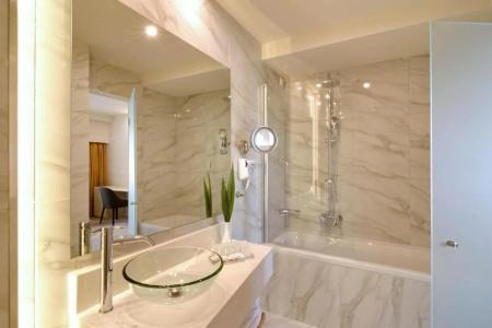 Athens Avenue - 26