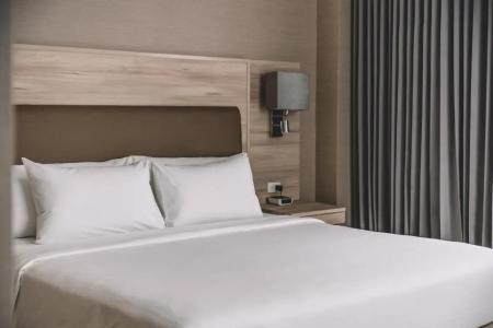 Adelphi Suites Bangkok - Sha Extra Plus - 105
