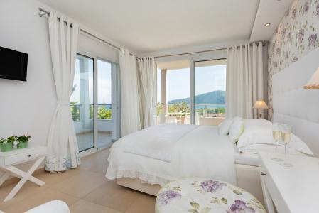 Mare Monte Small Boutique - 17