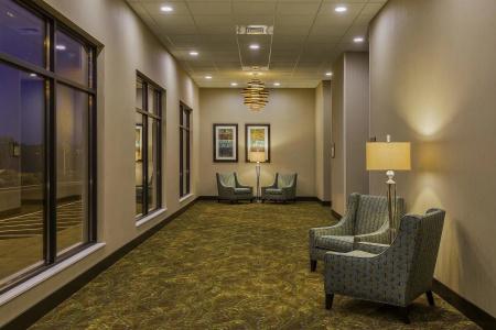 Hampton Inn & Suites - 11