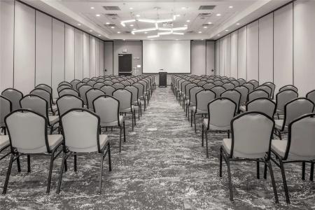 Hilton Garden Inn South - 39