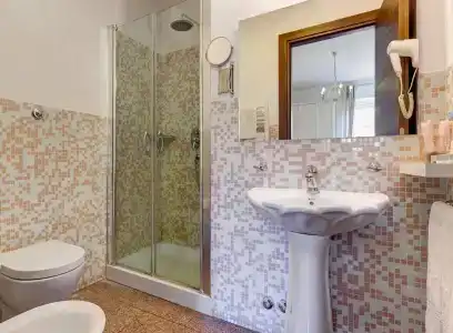 Little Rhome Suites - 6