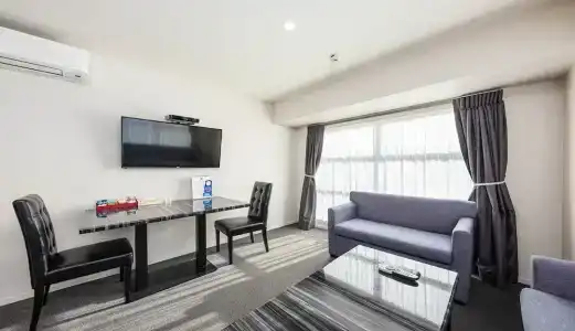 315 Riccarton - 93