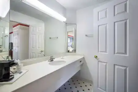 Americas Best Value Inn Denver - 7