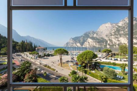 Lake Front Mirage - 16