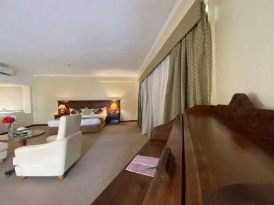 Golden Tulip - 115