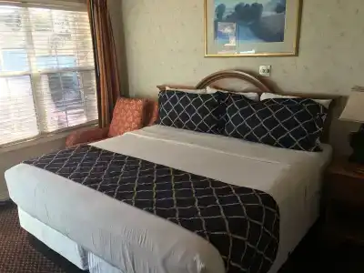 The Palomar Inn - 5