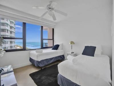 The Alexander All Suites - 308
