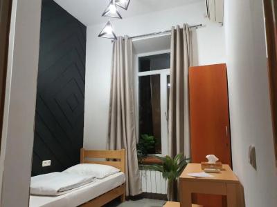 Envoy Hostel & Tours - 0