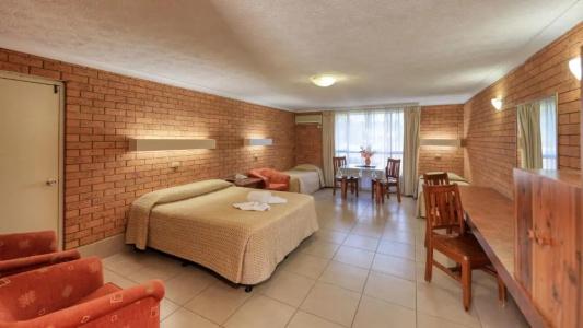 James Street Motor Inn - 1