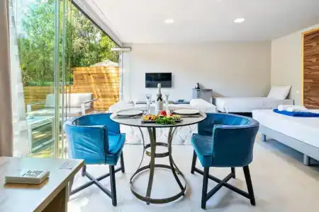 Bamboo Suites Boutique - 172