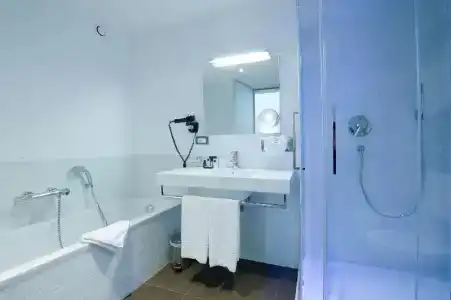 Best Western Plus Spring House - 33