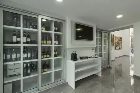 Art & Wine Studios and Apts - 12