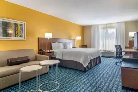 Fairfield Inn West - 33