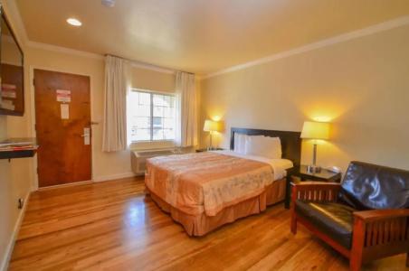 Bay Front Inn - 22