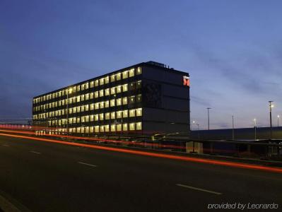 citizenM Schiphol Airport - 26