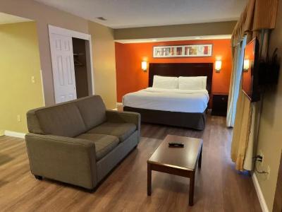 Hawthorn Suites East - 79