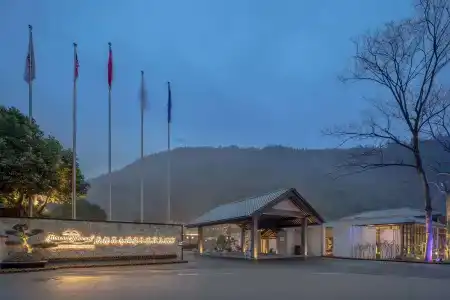 Howard Johnson Huashuiwan Hot Springs Resort Chengdu - 0