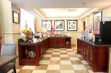 Hampton Inn Toronto-Mississauga - 14