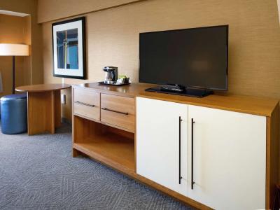 DoubleTree by Hilton New York - 43