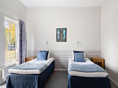 Tylebackl; Sure Collection by Best Western - 83