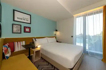 Hampton by Hilton Center - 16
