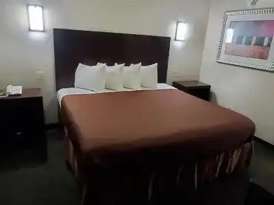Executive Inn - 4