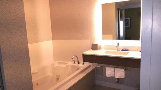 Holiday Inn Express and Suites, an IHG - 104