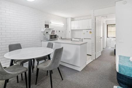 Trickett Gardens Holiday Inn - 69