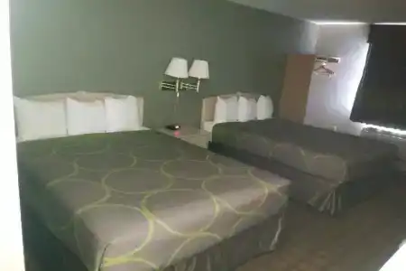 Super 8 by Wyndham West/Coors Blvd - 4
