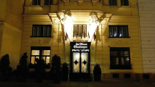 zur Wiener Staatsoper - 0