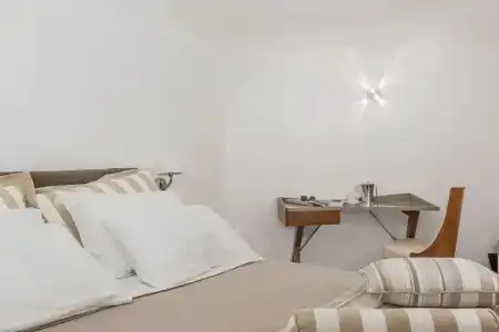 Elite Luxury Suites - 222