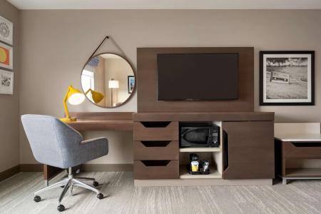 Hampton Inn & Suites West - 71