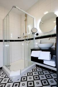 Art Deco Wolker By Astoria & Medical Spa - 83
