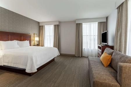 Hampton Inn and Suites Downtown - 94