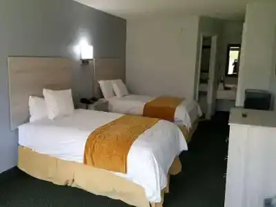 Days Inn & Suites by Wyndham Colonial - 23