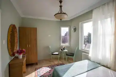 Sofia Corner - 84