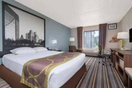 Super 8 by Wyndham/Airport - 23