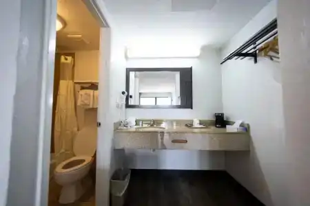 Ocean Breeze Inn - 22