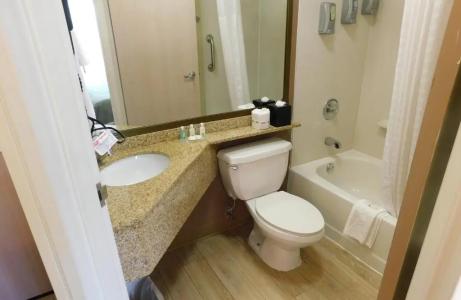 Quality Inn Colchester - 50