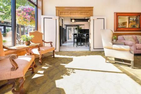 Fairhaven Village Inn - 7