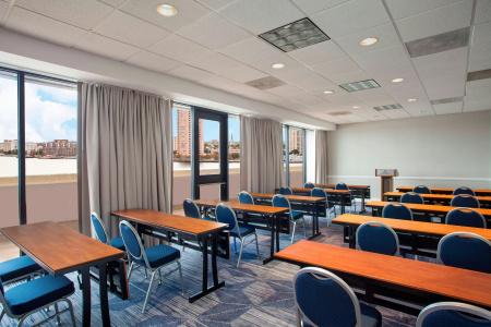 Sheraton Norfolk Waterside - 30