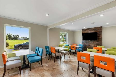Days Inn by Wyndham Savannah Gateway I-95 - 10